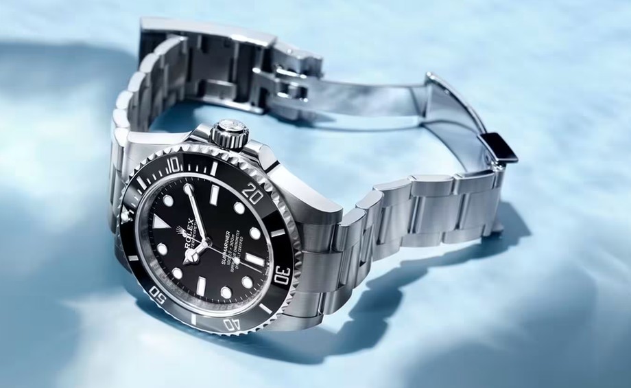 Steel Rolex Submariner with bracelet clasp open